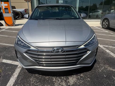 Used 2020 Hyundai Elantra Limited w/ Cargo Package (C1) FWD image 2