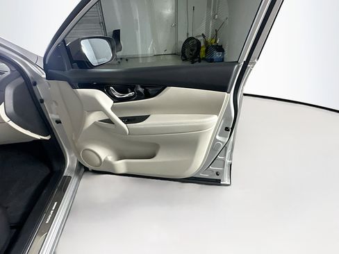 Used 2022 Nissan Rogue Sport SV image 29