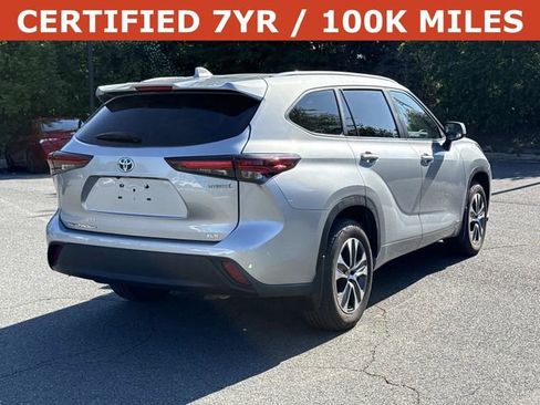 Used 2024 Toyota Highlander XLE AWD/4WD image 2