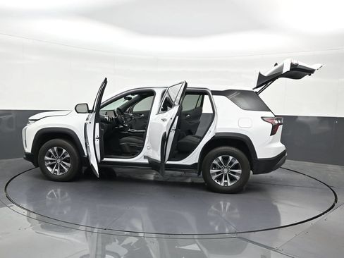 Used 2025 Chevrolet Equinox LT w/ Safety and Technology Package FWD image 34