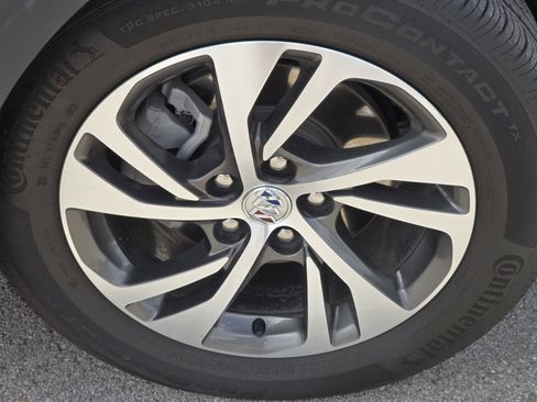 Used 2023 Buick Envision Essence image 3