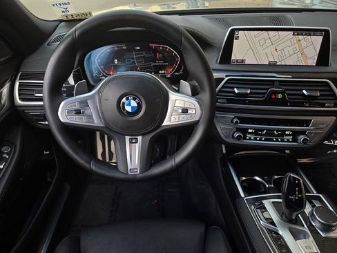 Used 2022 BMW 740i w/ M Sport Package RWD image 18