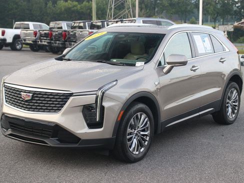 Used 2024 Cadillac XT4 Premium Luxury FWD image 3
