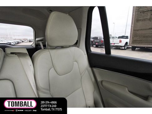 Used 2016 Volvo XC90 T6 Momentum w/ Momentum Plus Package image 12