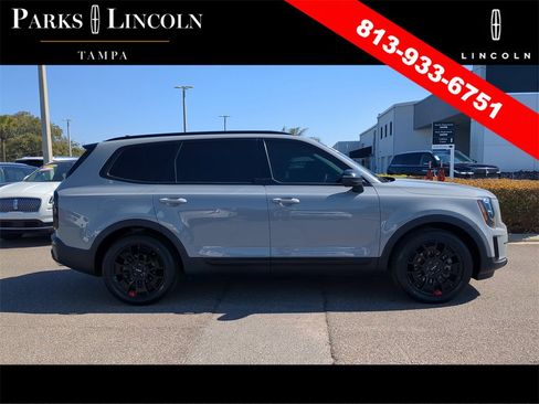Used 2022 Kia Telluride EX w/ EX Premium Package image 3