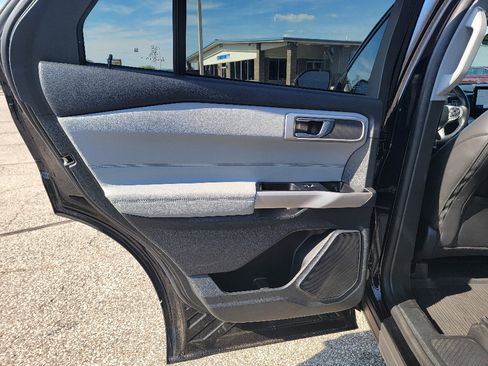 Used 2023 Ford Explorer XLT w/ Equipment Group 202A AWD/4WD image 26