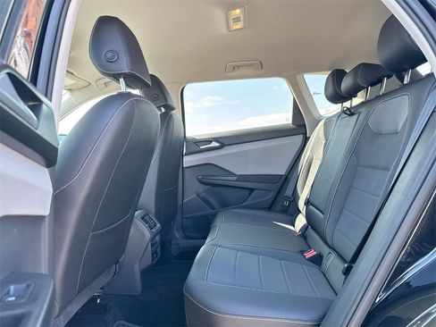 Used 2022 Volkswagen Taos SE image 29