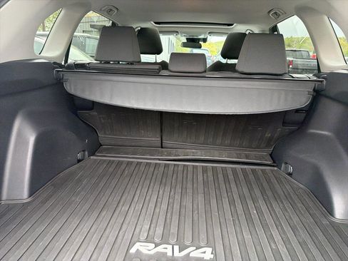 Used 2019 Toyota RAV4 XLE w/ Convenience Package AWD/4WD image 12