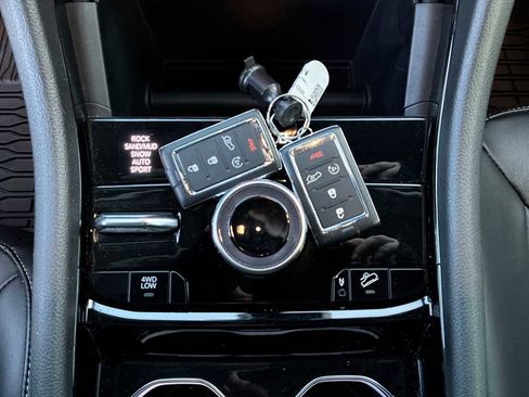 Used 2022 Jeep Grand Cherokee Limited 4xe image 16