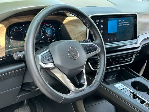 Used 2024 Volkswagen Atlas SE FWD image 28