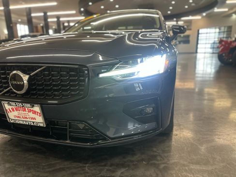 Used 2024 Volvo S60 B5 Core image 11