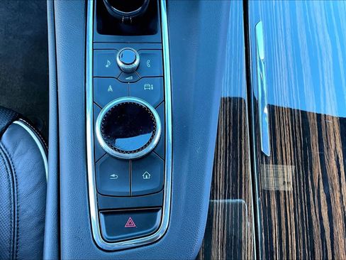 Used 2024 Cadillac Escalade Premium Luxury image 34