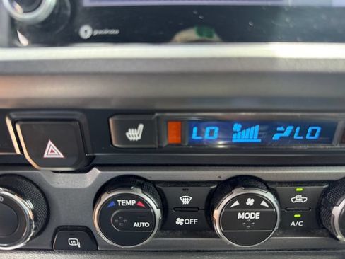 Used 2020 Toyota Tacoma TRD Off-Road AWD/4WD image 19