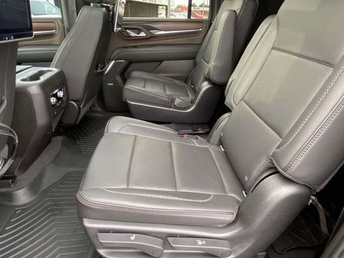 Used 2021 GMC Yukon XL Denali w/ Denali Premium Package image 11