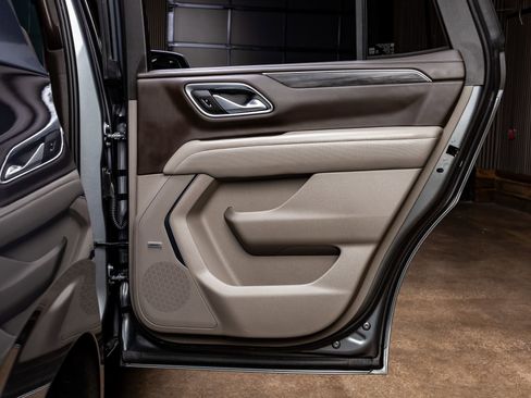 Used 2022 GMC Yukon SLT w/ SLT Premium Package image 39