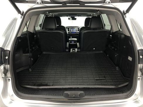 Used 2019 Toyota Highlander XLE AWD/4WD image 25
