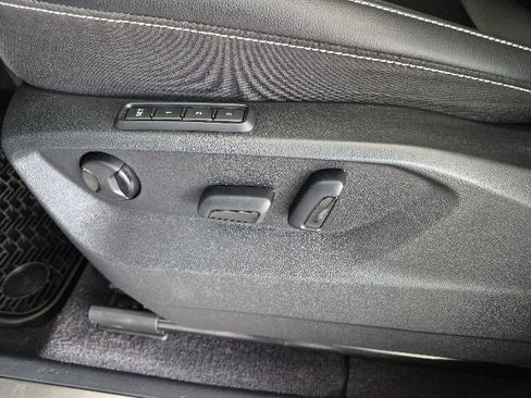 Used 2023 Volkswagen Atlas SEL AWD/4WD image 18