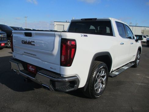Used 2022 GMC Sierra 1500 SLT w/ SLT Premium Package image 5