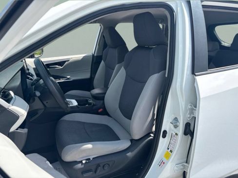 Used 2020 Toyota RAV4 XLE FWD image 20