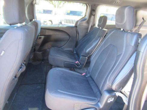 Used 2018 Chrysler Pacifica Touring Plus w/ S Appearance Package image 27