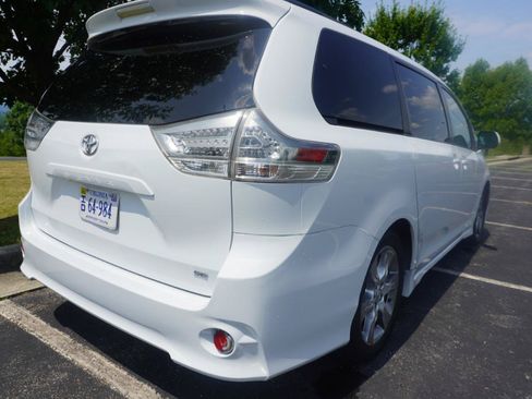 Used 2012 Toyota Sienna SE FWD image 7
