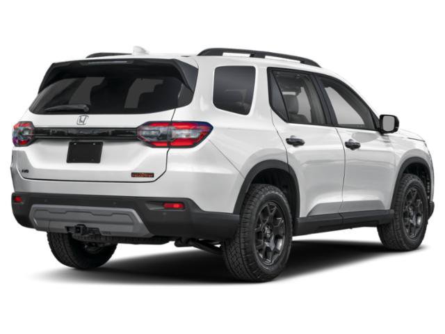 Used 2025 Honda Pilot TrailSport image 2