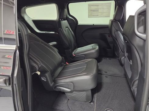 New 2026 Chrysler Pacifica Select image 15