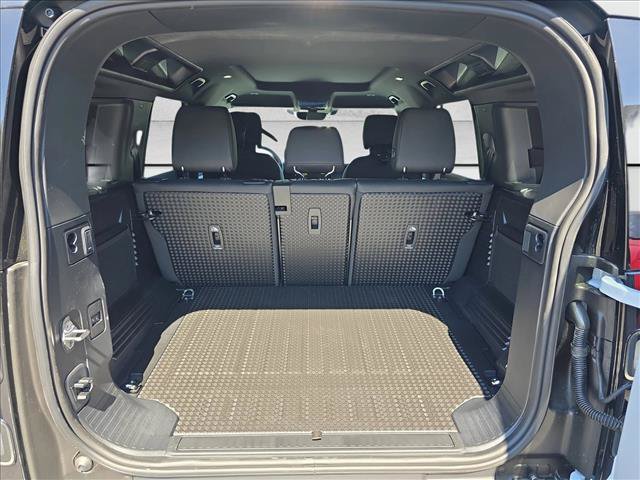 New 2026 Land Rover Defender 110 X-Dynamic SE AWD/4WD image 12