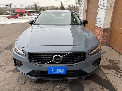 Used 2022 Volvo S60 B5 Momentum w/ Climate Package image 8