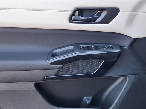 New 2025 Nissan Pathfinder SV w/ Black Appearance Package image 16