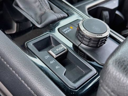 Used 2025 Toyota Tundra Limited AWD/4WD image 20