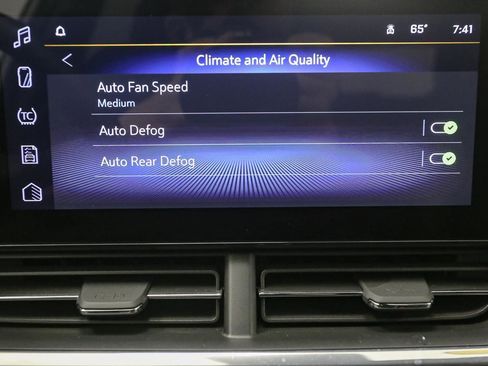 Used 2025 Chevrolet Trax RS FWD image 29