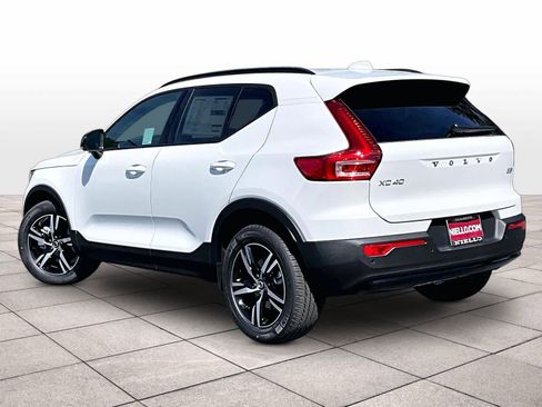 New 2026 Volvo XC40 B5 Core w/ Climate Package image 3
