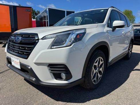 Used 2022 Subaru Forester Premium AWD/4WD image 3