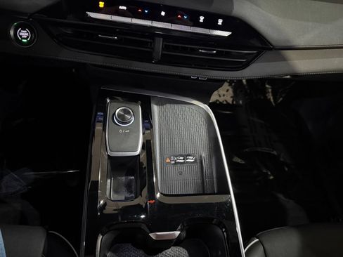 Used 2025 Buick Enclave Preferred w/ Power Package FWD image 22