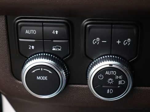 Used 2021 GMC Yukon XL SLT w/ SLT Premium Package image 23