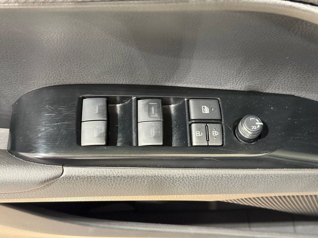 Used 2025 Toyota Camry SE w/ Convenience Package AWD/4WD image 15