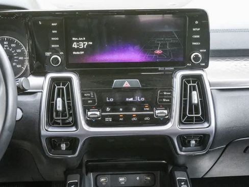 Used 2023 Kia Sorento EX FWD image 13