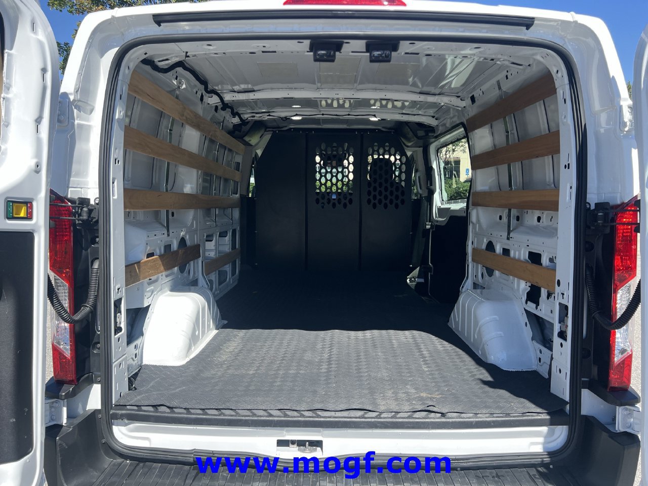 Used 2025 Ford Transit 250 Low Roof w/ Exterior Upgrade Package RWD image 22