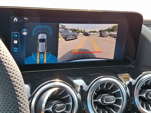 New 2025 Mercedes-Benz GLA 250 4MATIC image 13