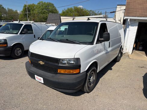 Used 2019 Chevrolet Express 2500 w/ Communications Package RWD image 3