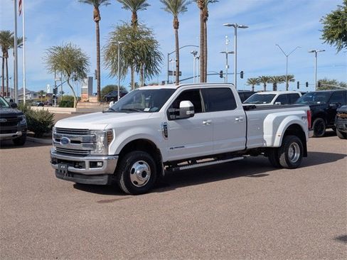 Used 2019 Ford F350 Lariat image 2