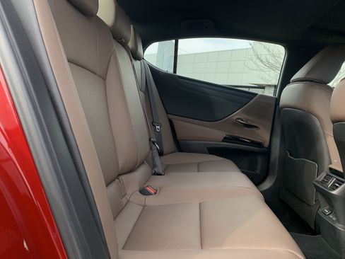 Certified 2025 Lexus ES 350 w/ Premium Package image 33