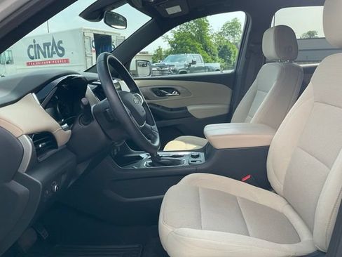 Used 2023 Chevrolet Traverse LT AWD/4WD image 2