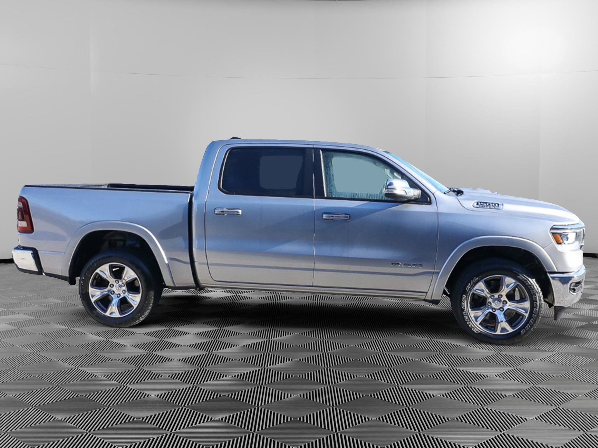 Used 2022 RAM 1500 Laramie AWD/4WD image 9