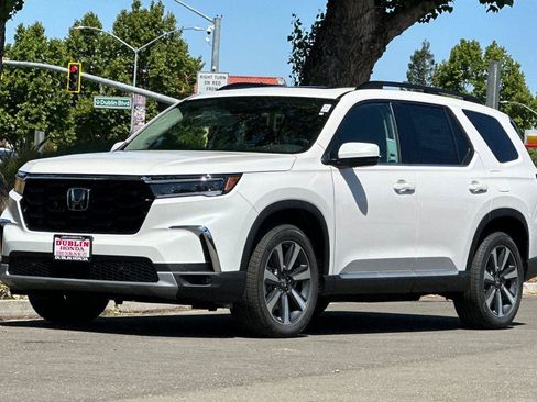 New 2025 Honda Pilot Touring image 8