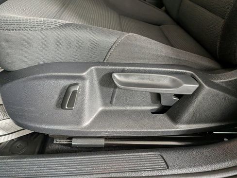 Used 2019 Volkswagen Golf S image 17