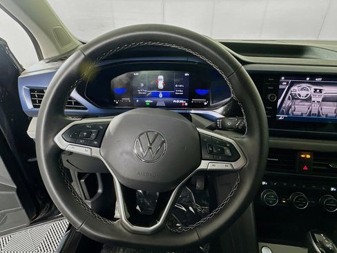 Used 2024 Volkswagen Taos SE image 15