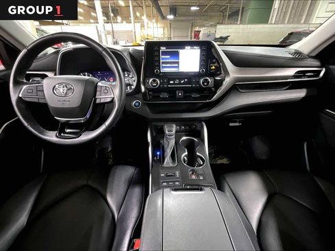Used 2021 Toyota Highlander XLE image 15