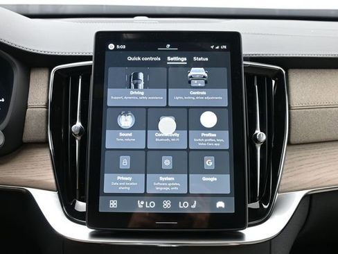 New 2026 Volvo XC90 T8 Plus w/ Protection Package Premier AWD/4WD image 17